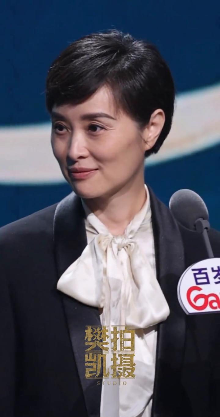 优雅低调，53岁吴越。
凯摄。