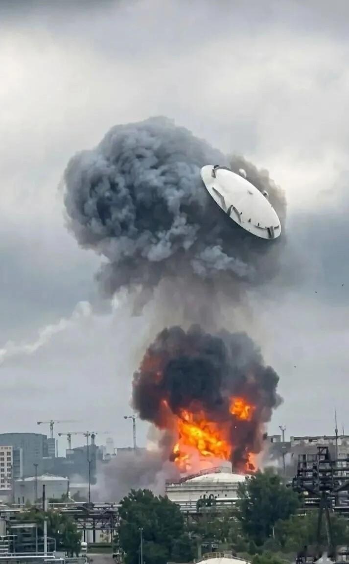 俄罗斯莫斯科炼油厂连续两天遭到乌克兰无人机的袭击。尤其是在过去的一天(6月18日