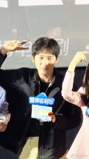 章若楠林允比心白宇比拳 白宇老师做拳击的样子太有意思了，看得我都想练拳击了！章若