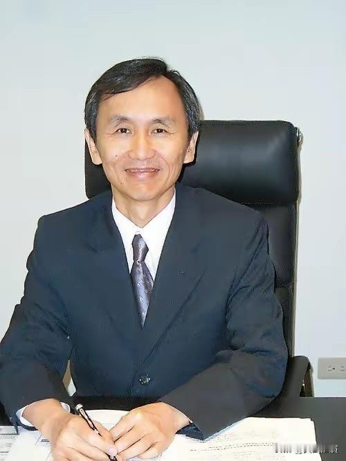 这次吴子嘉比蔡正元聪明。

吴子嘉给国民党出了个招，专门对付民进党，比蔡正元光讲