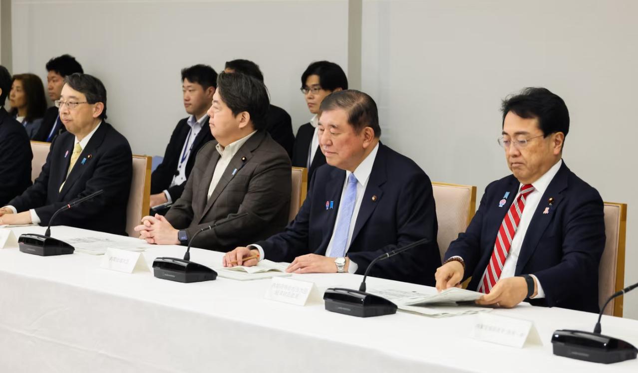 日本经济真的很惨，日本的负债率已经达到了263%，这是40年来从未有过的水平。十