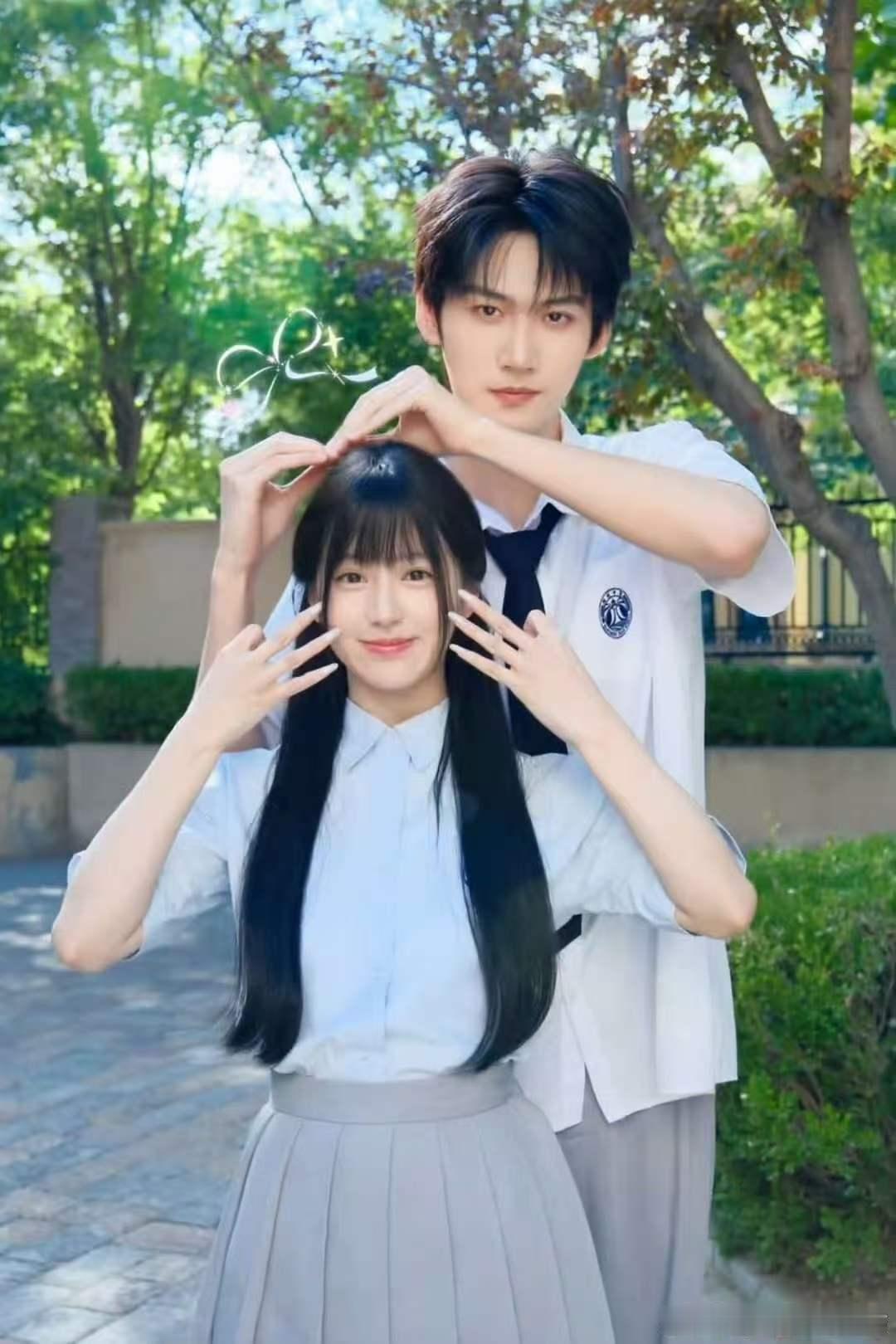 包上恩周柯宇蝴蝶结比心共创周柯宇蝴蝶节快乐没想到剧中随口的蝴蝶节祝福，线下变成周