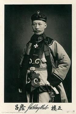 这张照片中的人物是荫昌（1859年－1928年），字五楼，满洲正白旗人。他是晚清