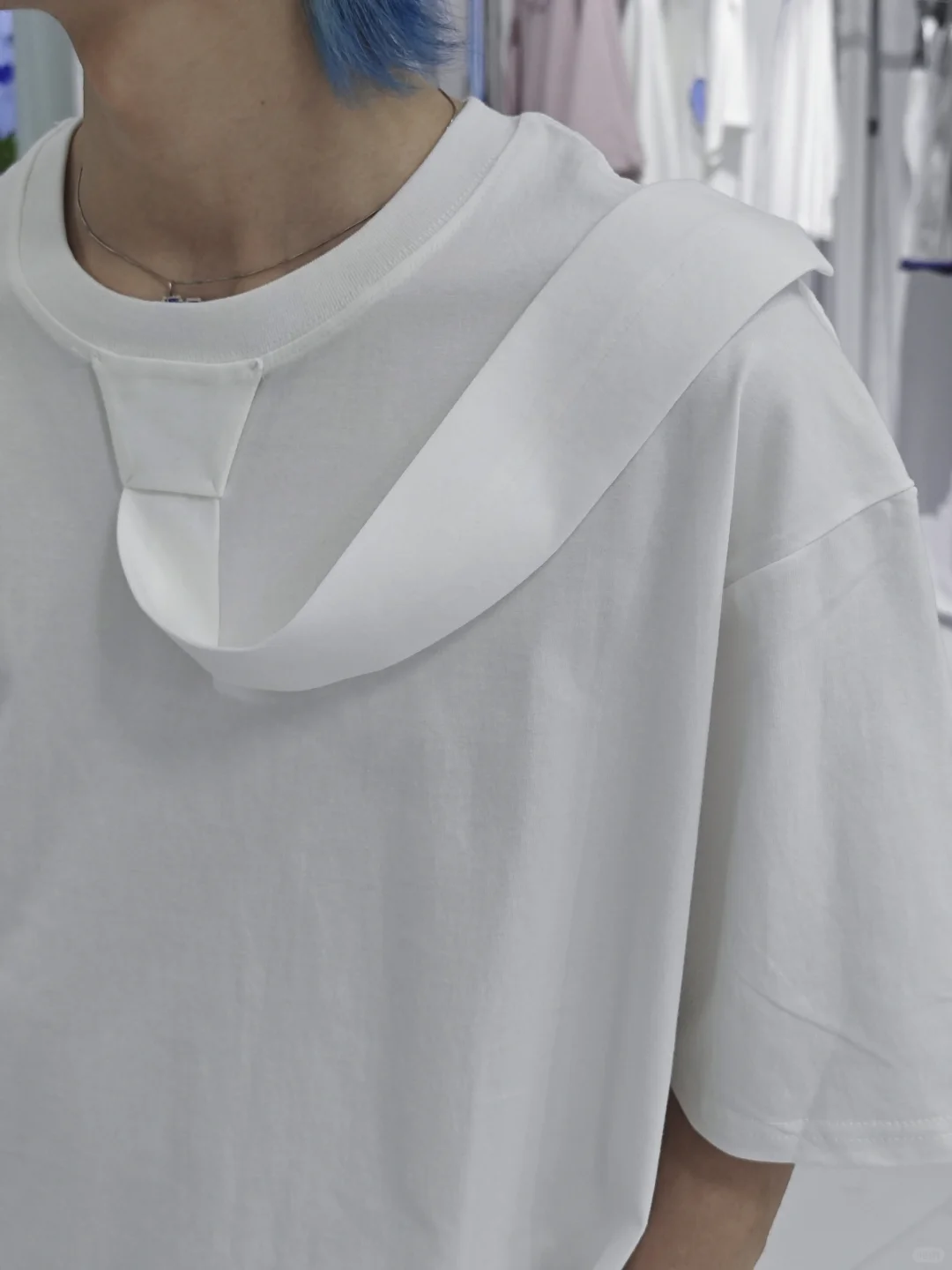 做了一款長領帶的短袖💙