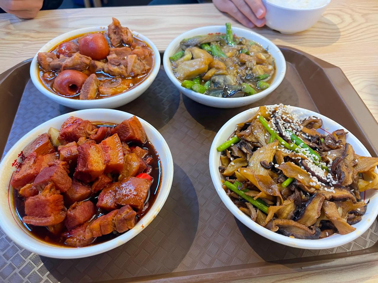 河南人的午餐，小碗菜 口感不错 下次再来#秋日生活打卡季##河南特色杂烩菜# #