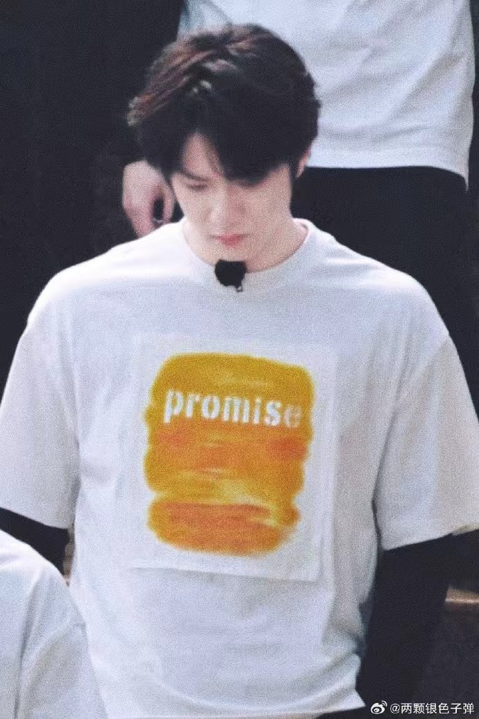 刘耀文宽肩男友力刘耀文奔跑吧首秀  刘耀文奔跑吧首秀，刘耀文宽肩男友力有，谁懂这