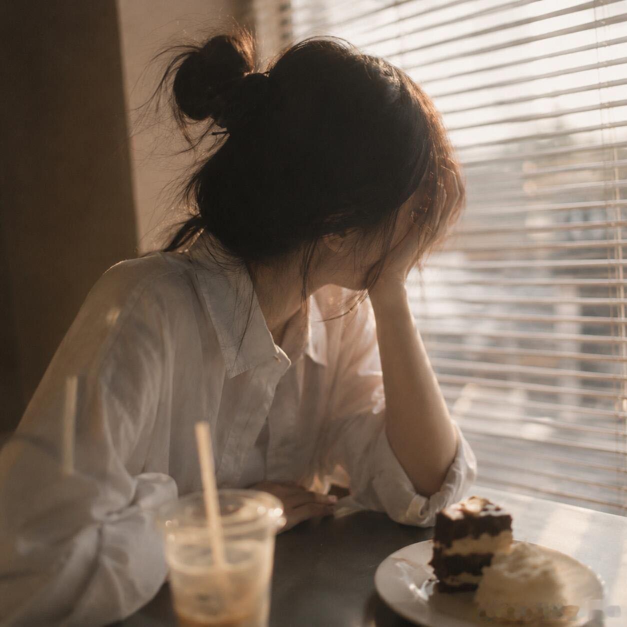 捕捉光影里的温柔瞬间🌿ins风女生头像分享落日、鲜花与松弛的自己头像分享 / 