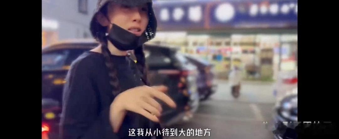 杨幂我今年52横店夜市vlog里，她对着镜头脱口而出：“我今年52岁，我18岁就