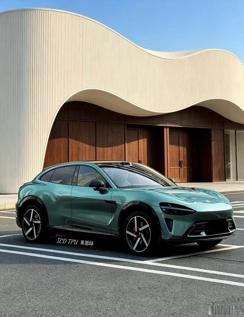 小米 YU7改成这个配色，你别说，还真有点打动我，让我很心动，不过在好看的配色也