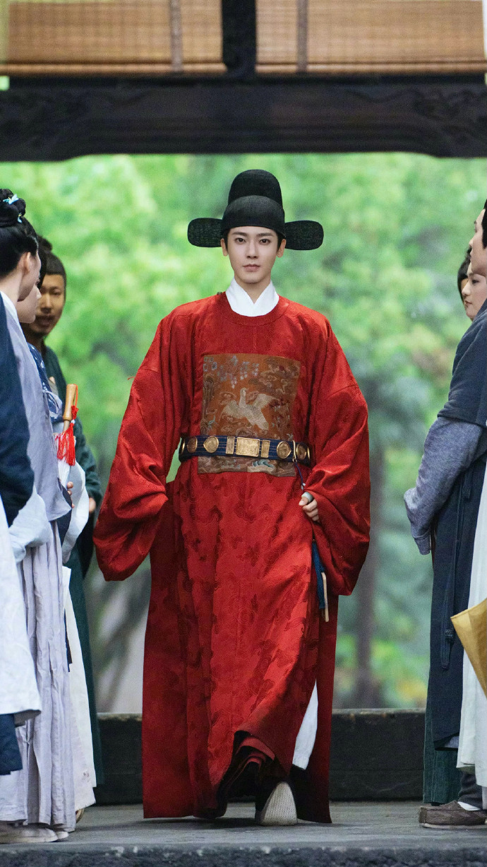 于正谈和侯明昊合作感受 于正大力夸赞侯明昊，言语间都是欣赏！剧照中侯明昊的清俊官
