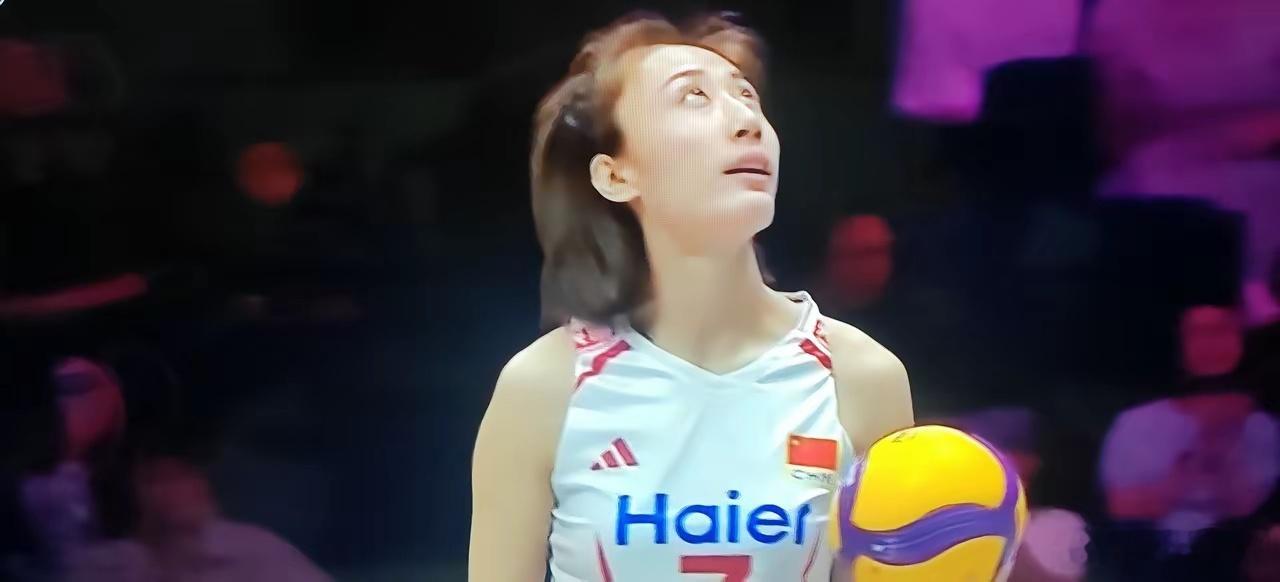 3：2，中国女排险胜泰国队，彻底沦为三流球队。世界排名第5打排名第19的泰国队，