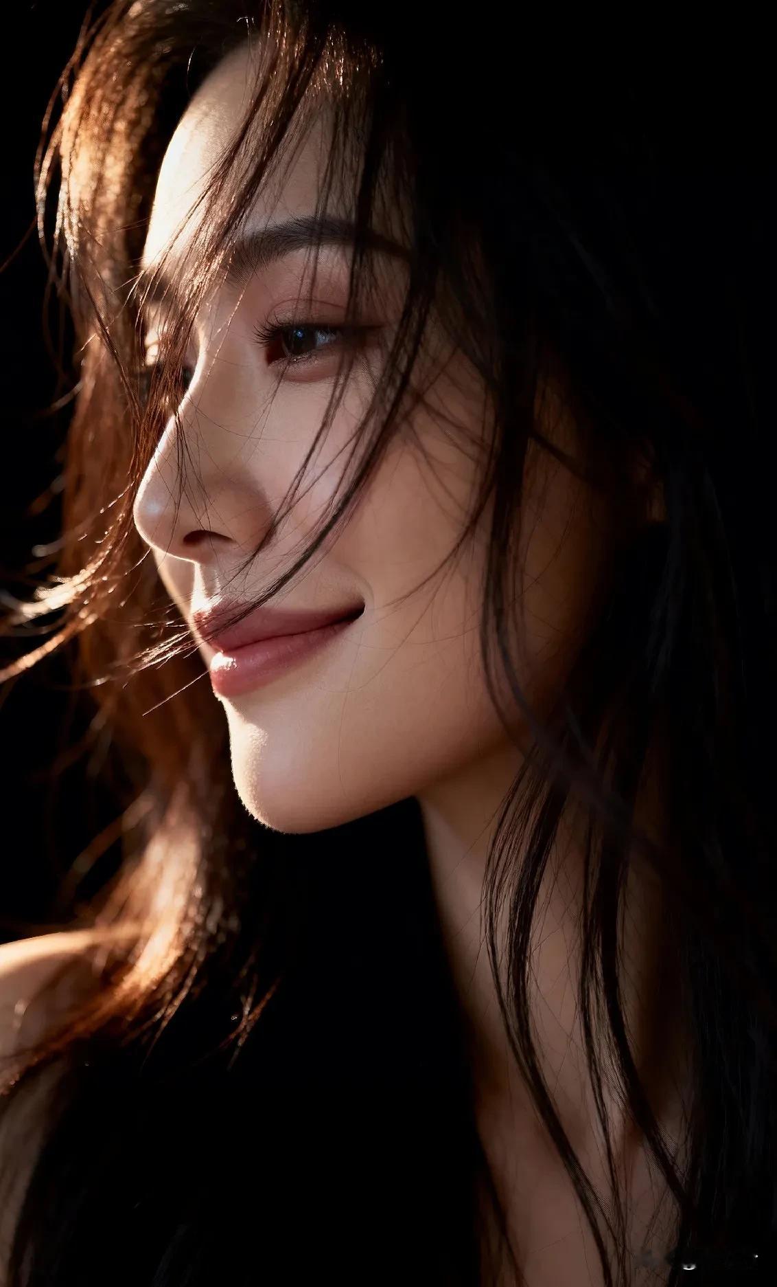 一段关系走散，
从不是突然的背叛。
而是心，慢慢不再靠近。
 
以前有事第一时间