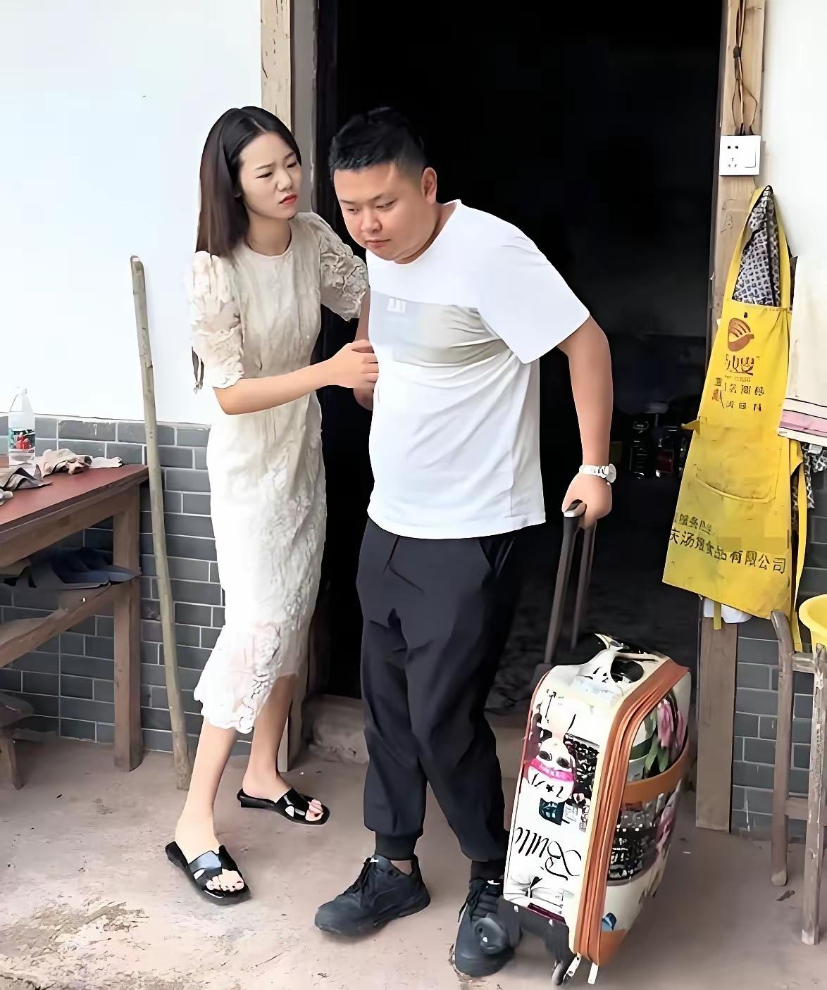 湖南上门女婿李军走了，再也没回头。就因为快过节了，他给生养自己的母亲塞了 600