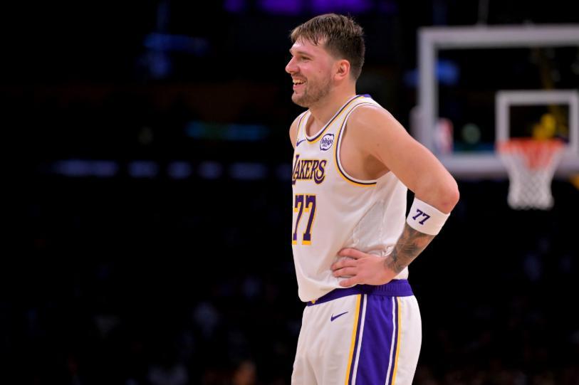 昨日湖人惨败活塞，近5场1胜4负。湖人自媒体Lakers Lead在推特上发文：