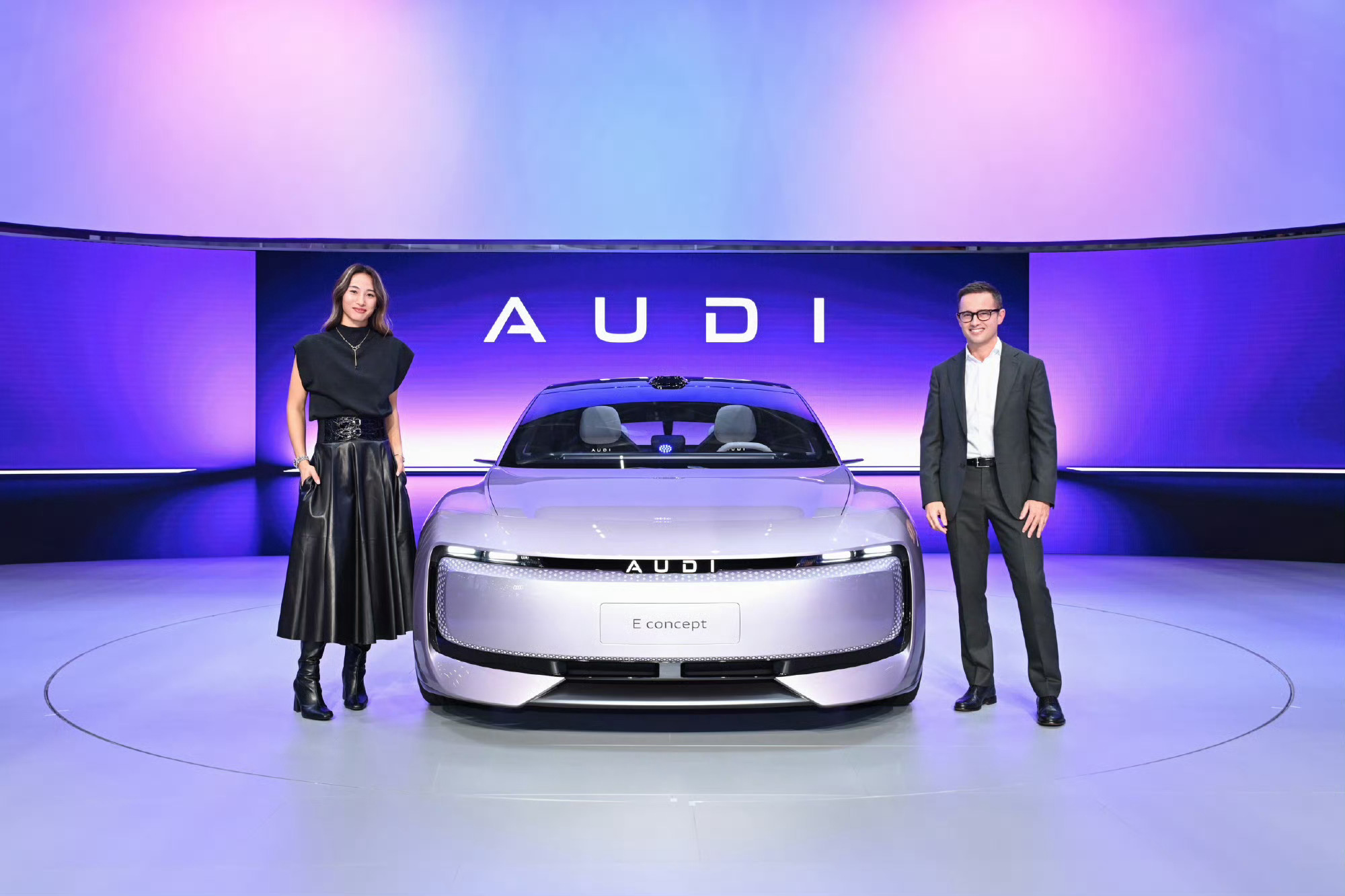 代言一周年，郑钦文解锁奥迪 E5 车主新身份！以顶尖运动员的极致标准，亲测座舱舒