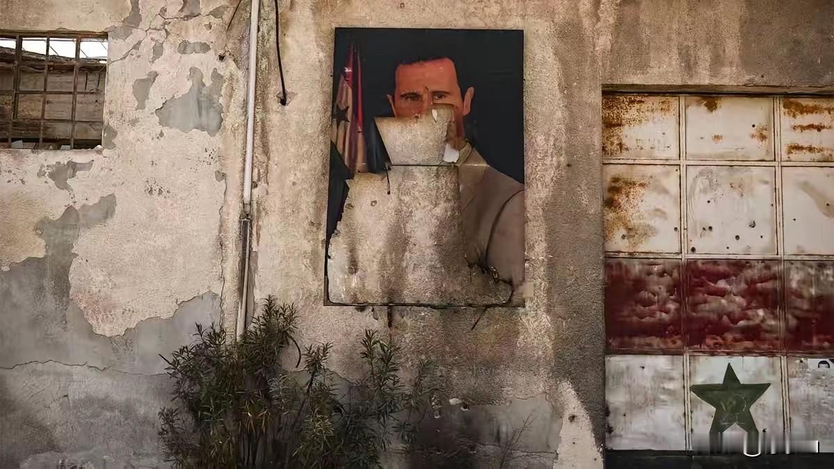 俄罗斯方面最新消息，巴沙尔已经放弃了重新杀回叙利亚。但是，巴沙尔的两名助手，号称