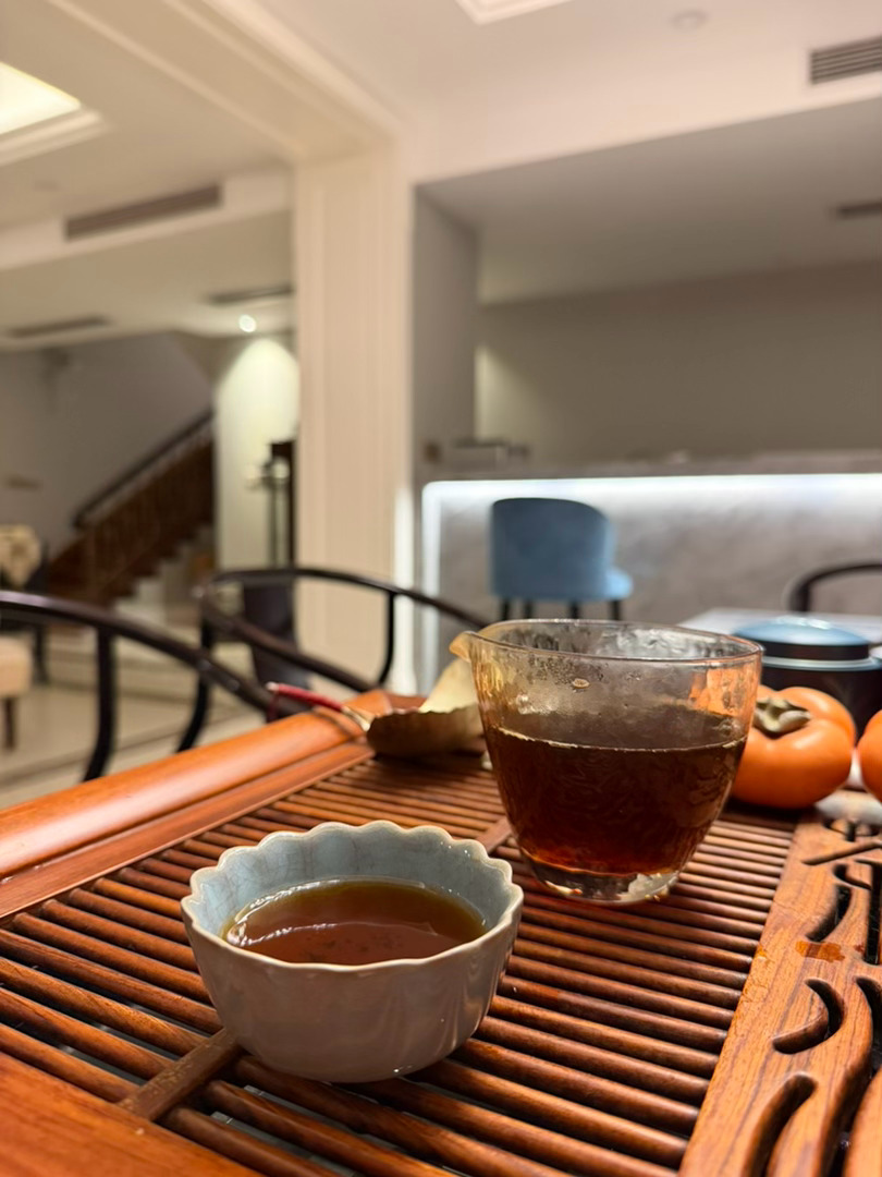 他说喝茶吧，好啊！无关时间，随时奉陪！