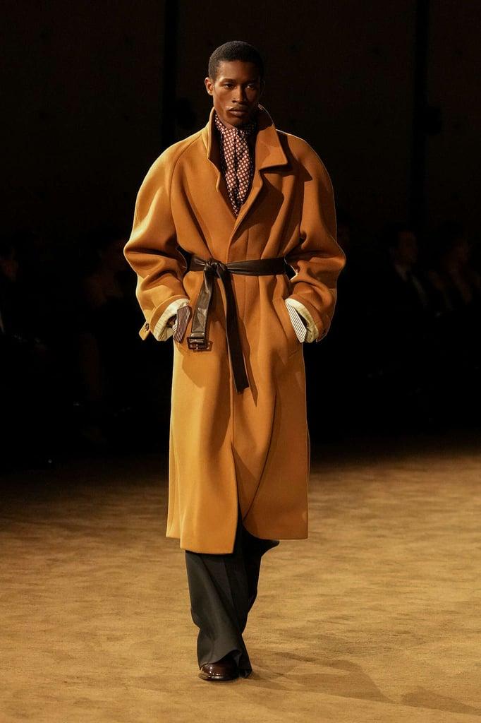 Saint Laurent 2026秋冬男装系列的面料选择让我想到了"触感叙事"