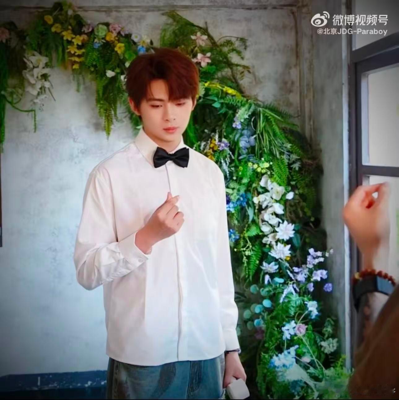 看完伞兵婚纱自动穿上了刷完伞兵的vlog，脑海直接一键换装，画面氛围感直接拉满，