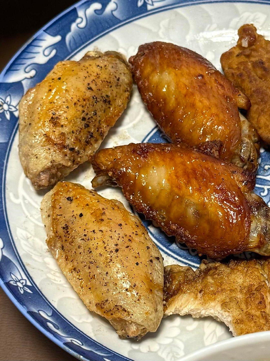 烤鸡翅的精髓已被我掌握 今天刚烤的，精髓就是，要想吃到脆皮，❗️必须用厨房纸把鸡
