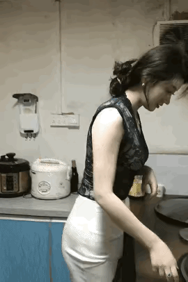 哇塞，家有仙妻再累也值得！回眸一笑百媚生，太甜了甜到心坎里佳妻入怀 我家有个小仙