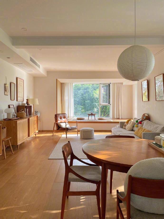 当官方开始下场管理楼市负面舆论、越来越多经济学者为房地产正名、政策层面一次又一次