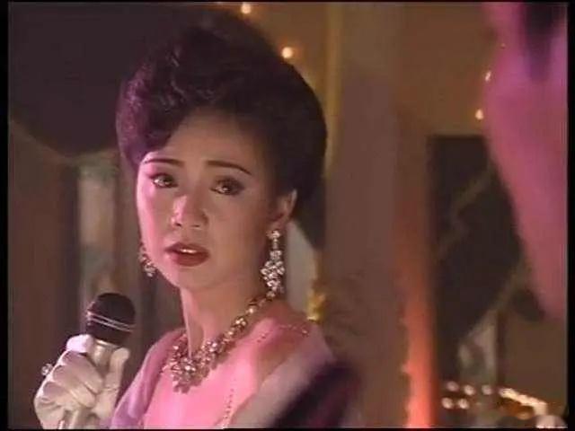 我和春天有个约会东方跨年重聚 当“活久见”成为弹幕的核心情绪，我们看到的其实是流