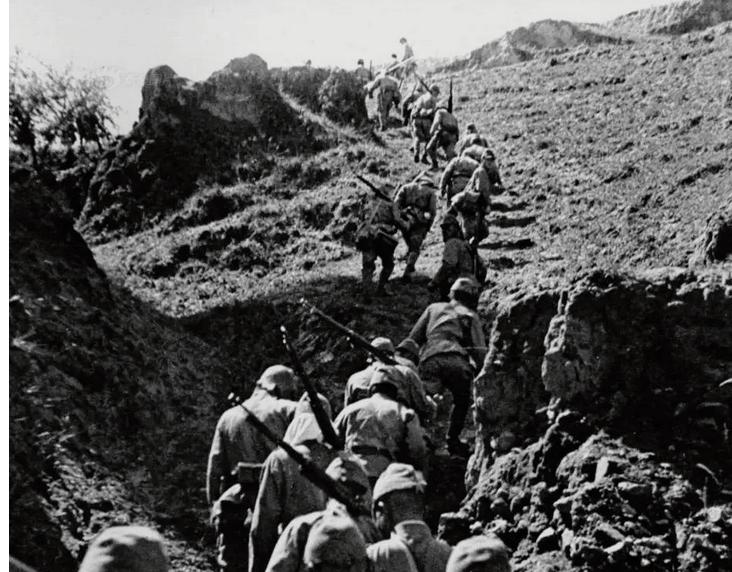 1939，115师在平原首次面临日军包围，陈光感到为难。突围时，部队物资挤在一起