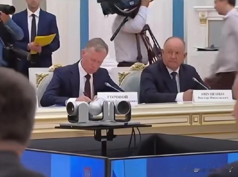 快讯！快讯！

安世半导体荷兰总部10月25日宣布免去张秋明职务，没想到东方大国