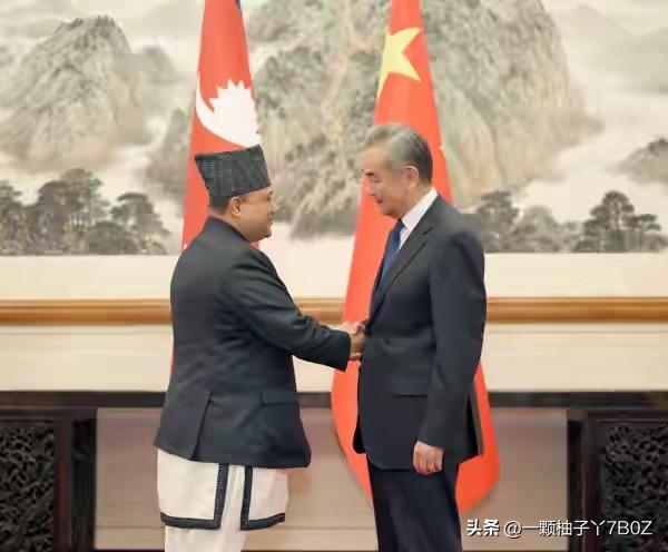 尼泊尔新任外长近期来华会面，交谈时直接亮明自家底线，态度十分明确。尼方会始终坚守