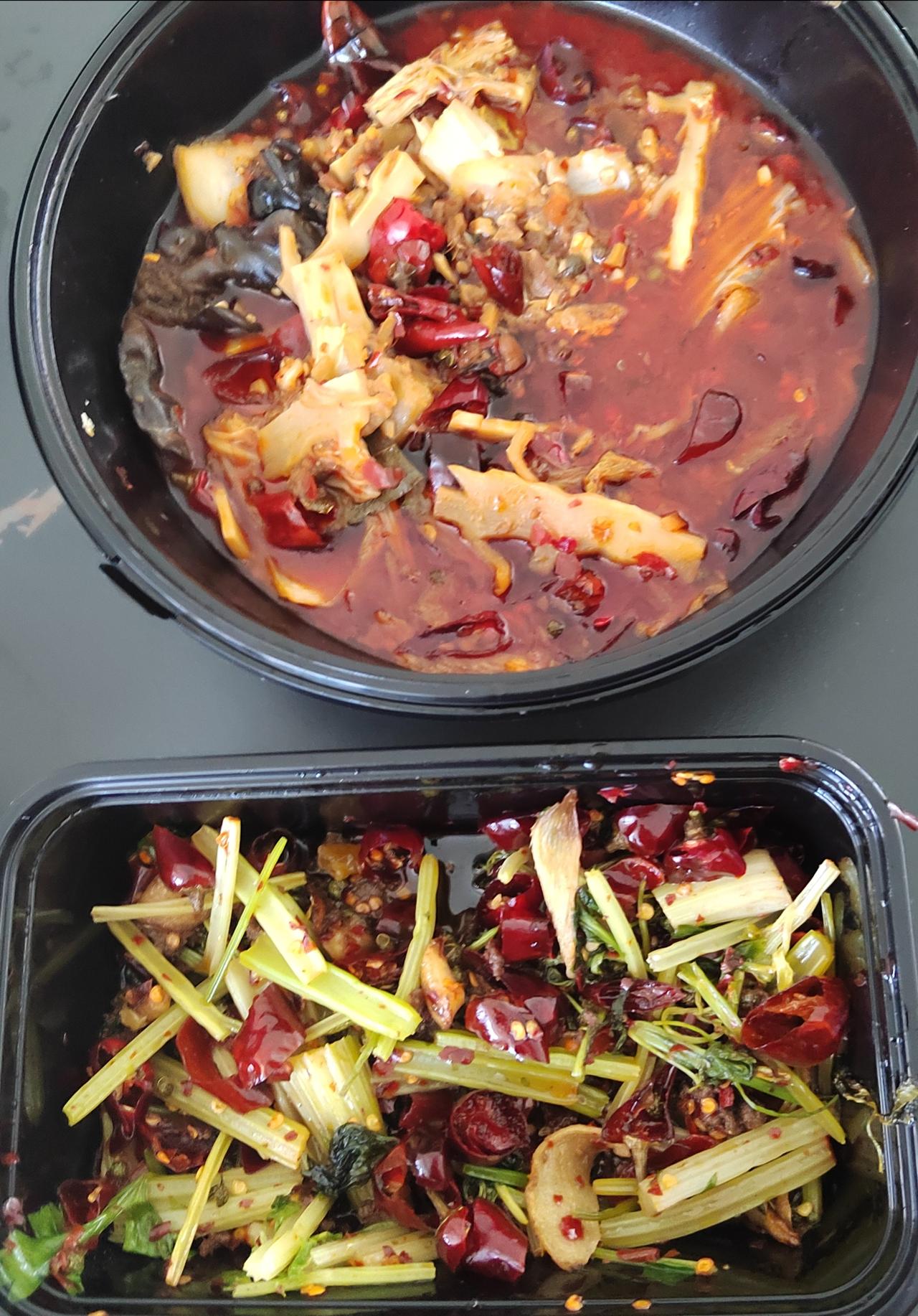 水煮脑花六十八元，石爆牛肉六十八元，优惠后实付一百二十七元。来厦门两年了，中午基