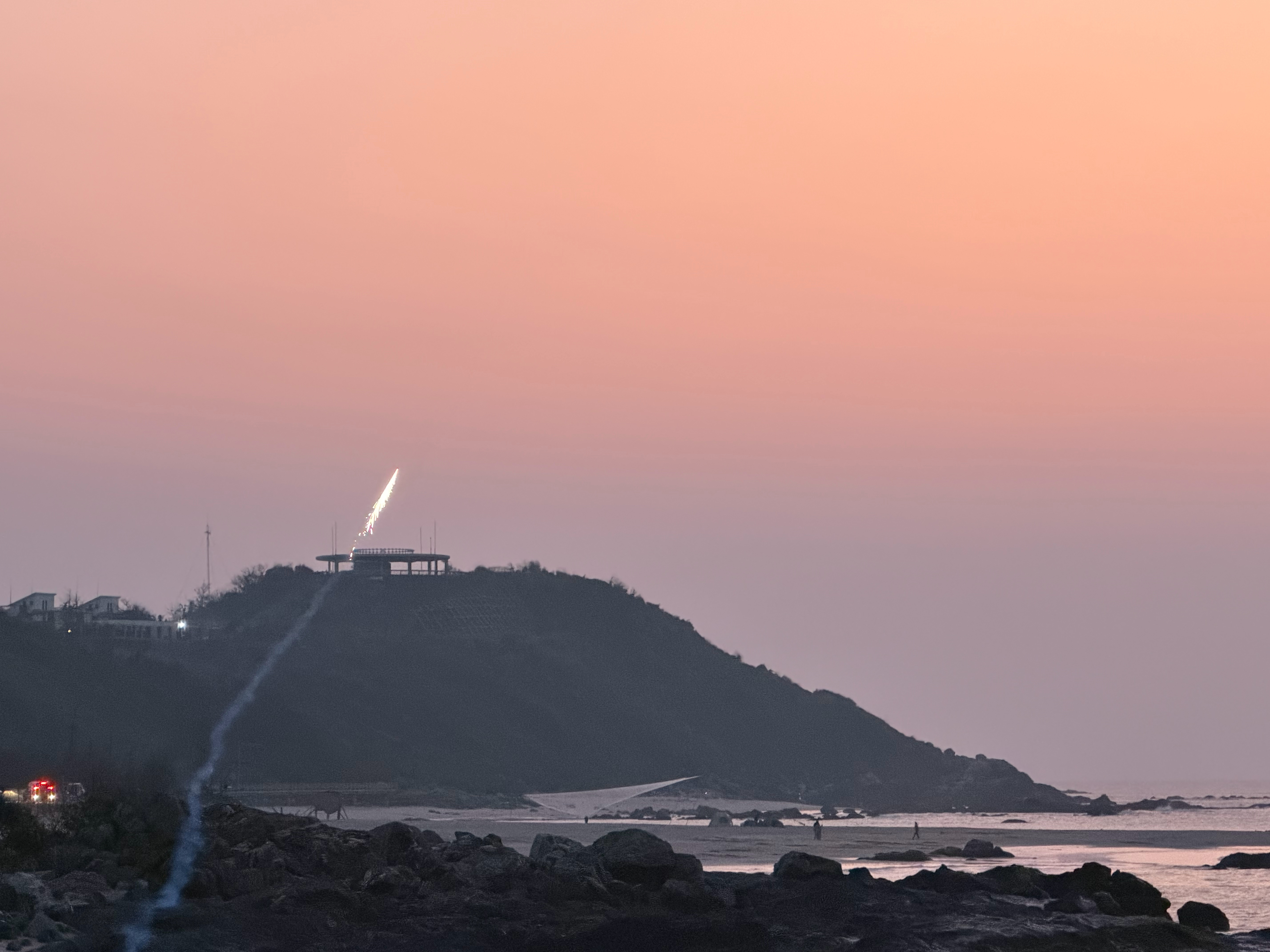 远远的看到了650电台晚霞50公里桃花坞