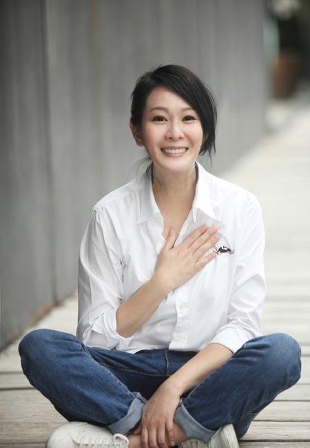 2011年，刘若英嫁给了身家68亿的富商钟小江，婚前刘若英约法三章：可以同居但必