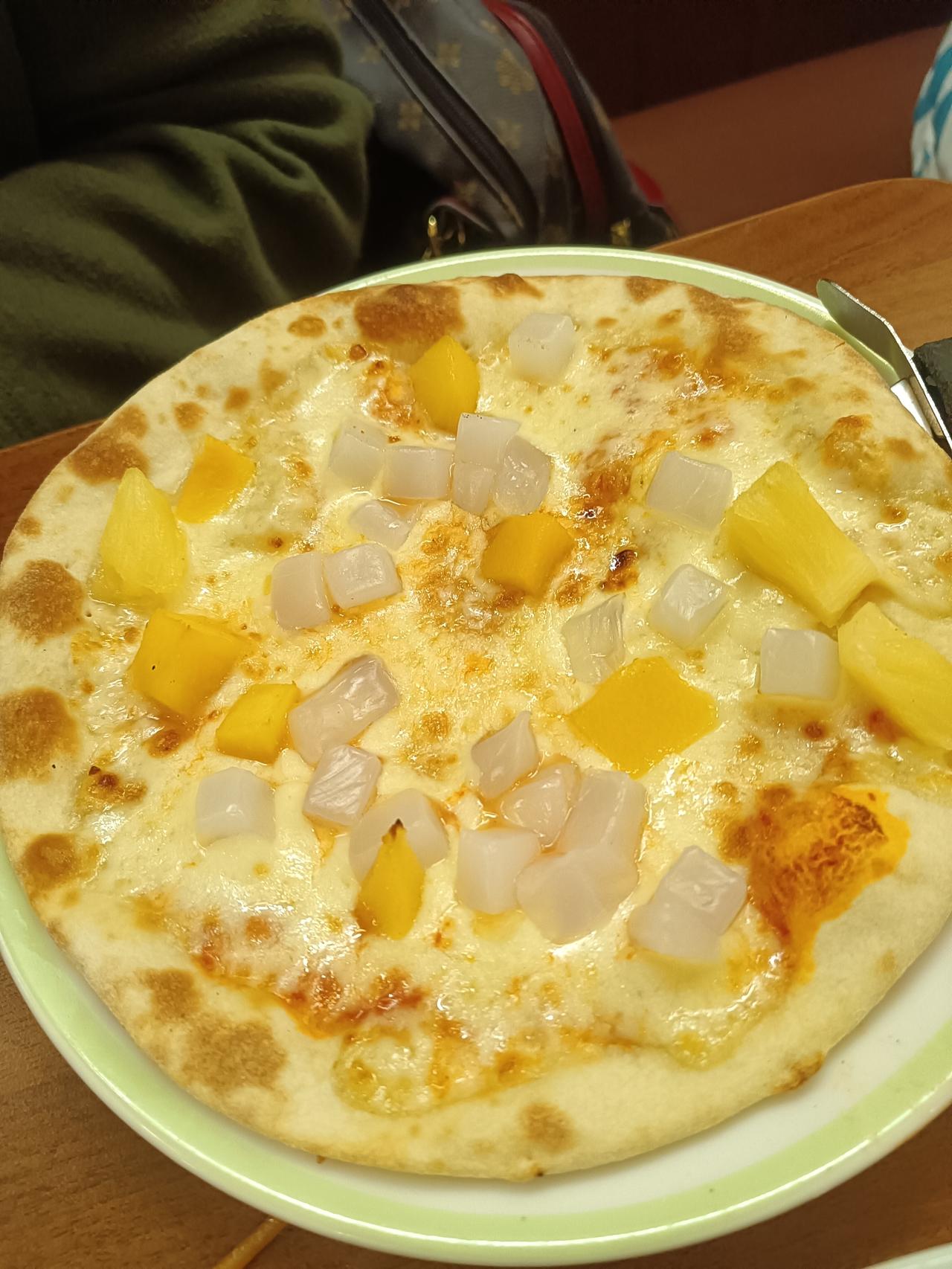 北京的西餐很便宜，所以经常看到西餐厅有很多年轻人在吃饭！虽然菜量不大，但是土豆泥