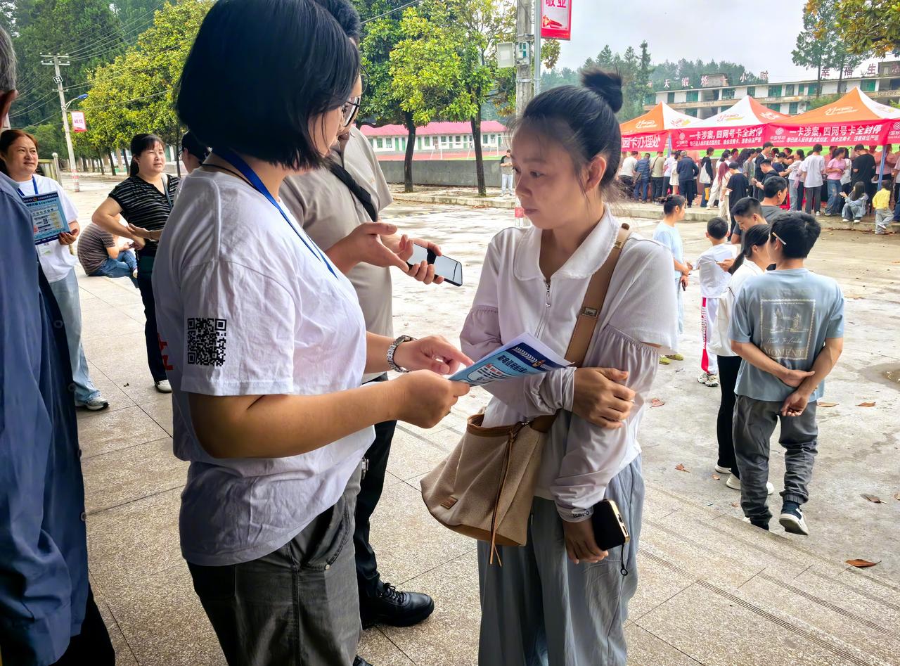 近日，中国移动湖北恩施利川分公司汪营网格抢抓开学关键节点，走进校园开展反诈宣传活