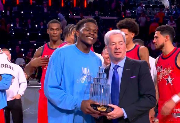 爱德华兹全明星MVP全明星正赛为了吸睛赛制改来改去，搞得大家愈发摸不着头脑，MV