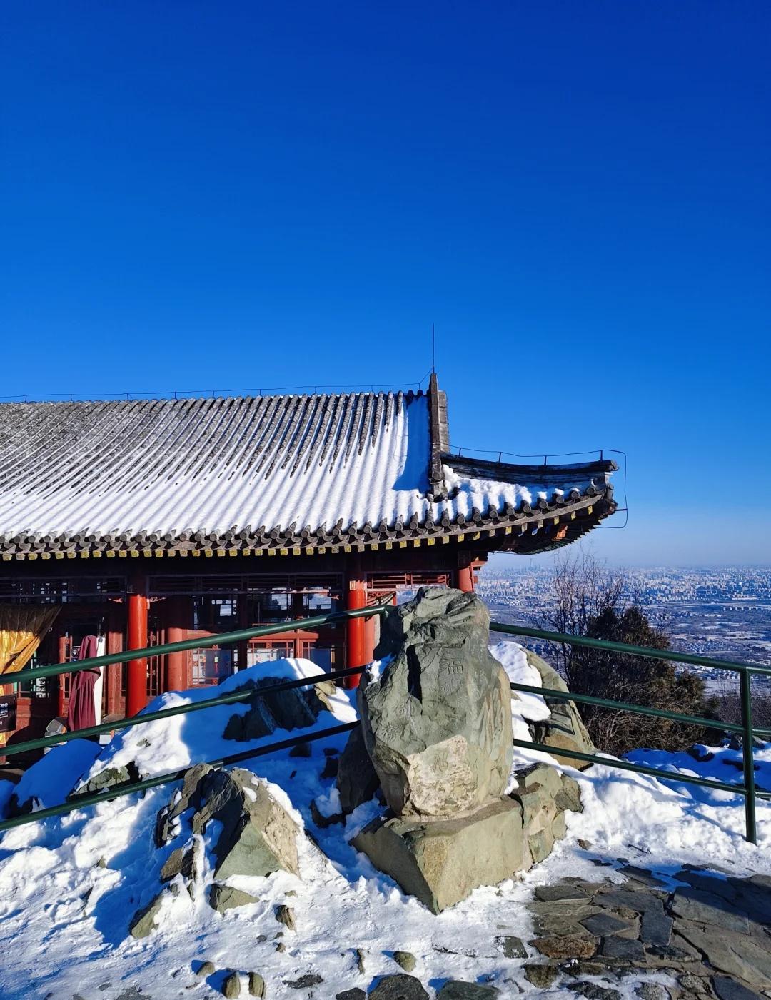 雪后香山，西山晴雪
1月中旬北京迎来2026年首场大雪，
雪后阳光普照，北风依旧