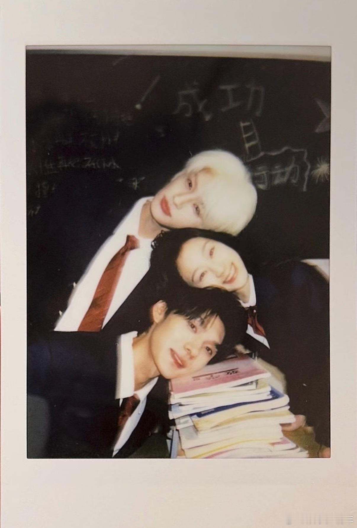 短剧继续卷内容的当下长剧该何去何从 《一家三口在同班》的成功不是偶然，主创团队这