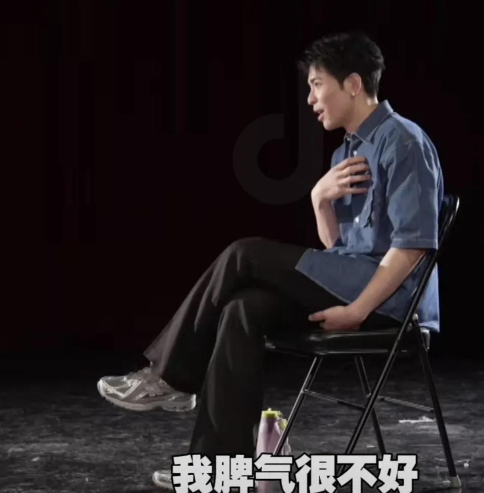 萧敬腾采访中坦言：“我脾气很不好，然后我很凶，也有可能是因为我从小被否定，但是我