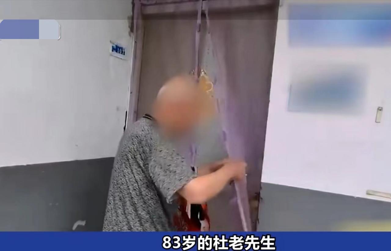 上海，83岁老人怀疑女儿不是亲生的，35年不跟女儿联系。为了不给女儿留下一分遗产