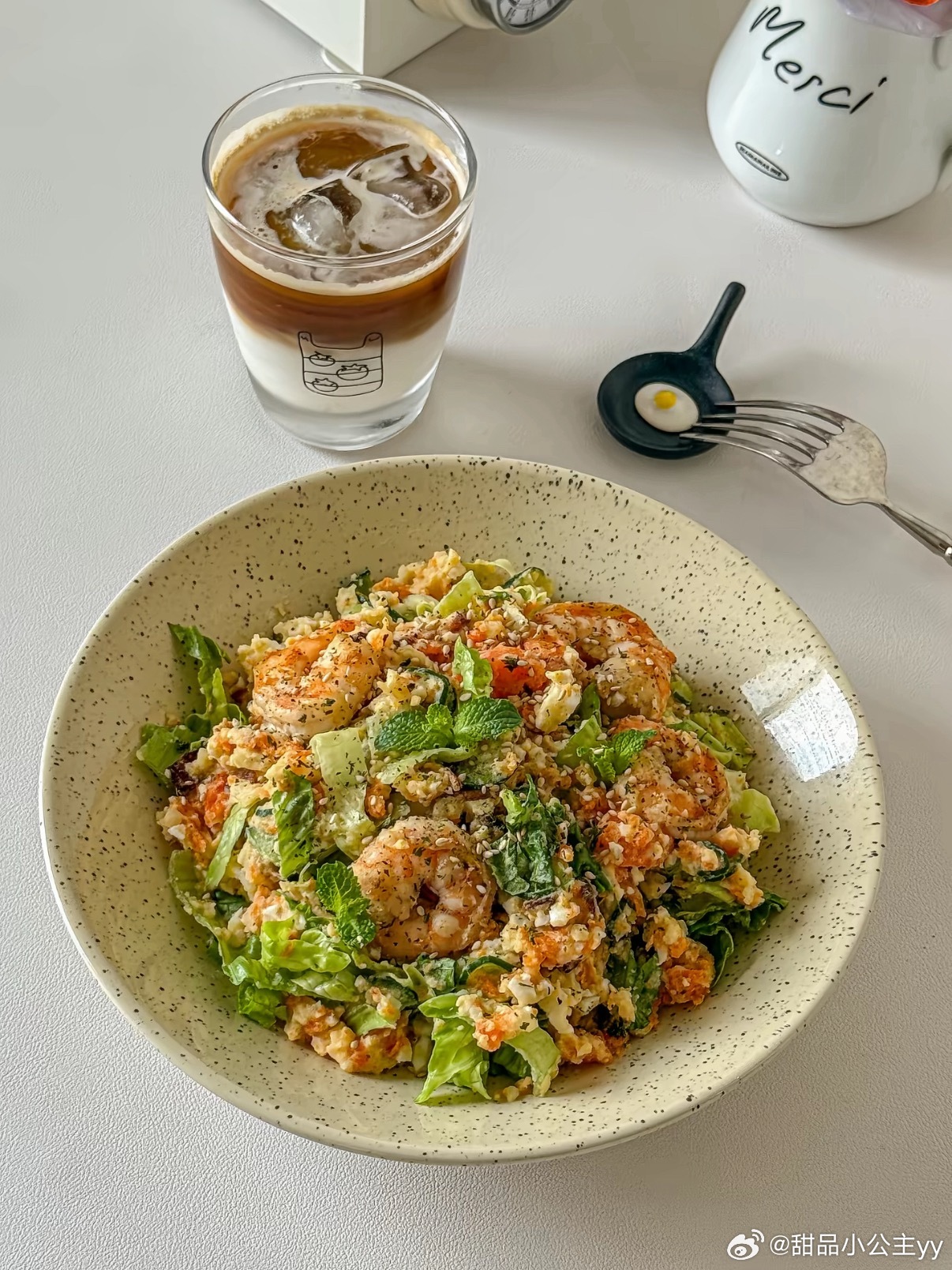 周末午餐土豆泥鲜虾鸡蛋沙拉🥚🥗🥔🦐再搭配美式，吃完食欲非常稳定👍 