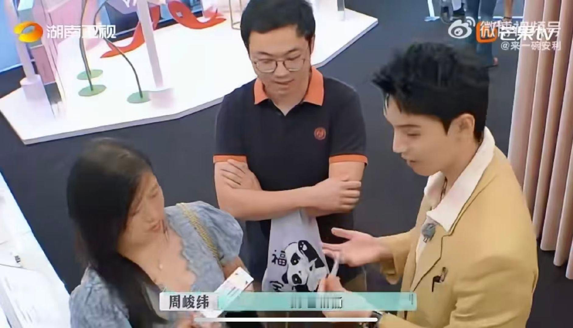 尚雯婕欣赏周峻纬的眼神藏不住巴黎合伙人 尚雯婕这欣赏简直藏都不藏！周峻纬刚学完知