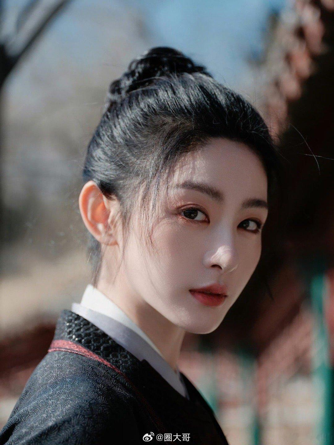 赵晴摇来了好多人赵晴新剧《在你眉梢种红豆》今日开播，没想到居然有这么多艺人为赵晴