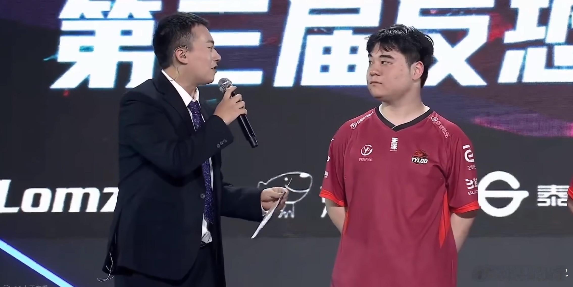前天雷魔人杯CS2表演赛，欧洲战车对阵Tyloo的赛后采访，JEE说MONESY