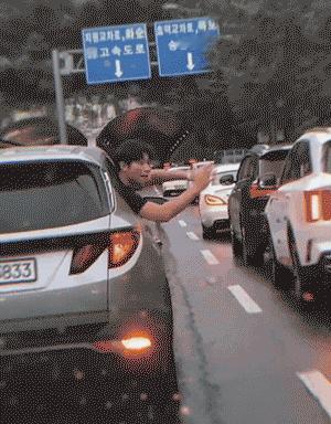 会做人会办事，讲人情世故，要是都这样，路让一让也不是不行！ 