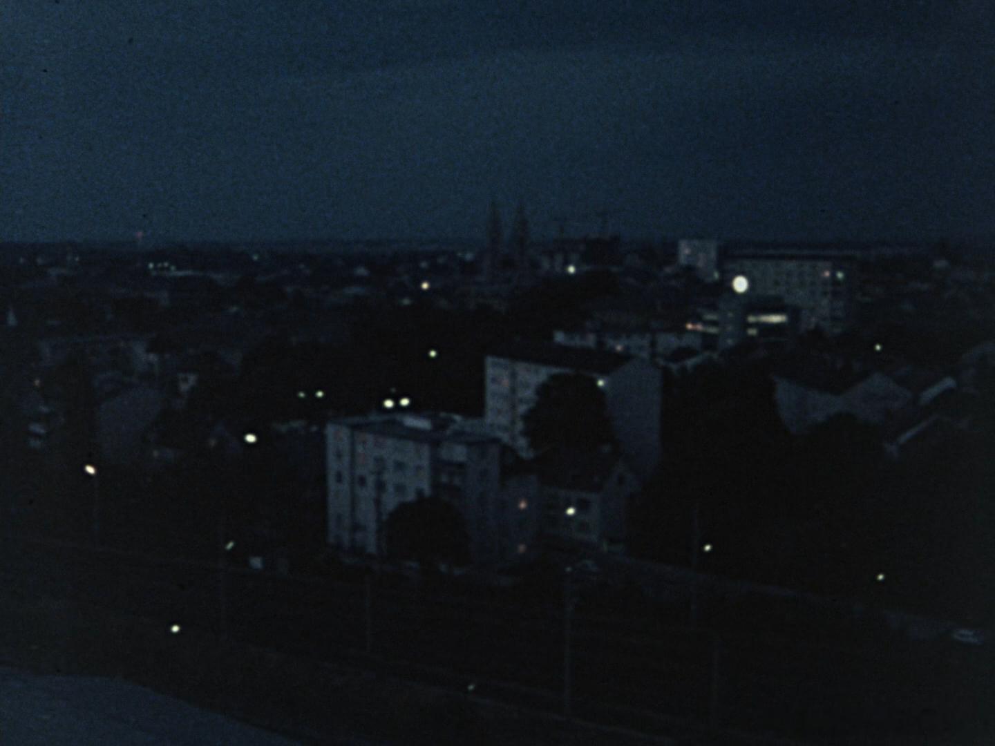 旅鼠 Lemminge‎ (1979)迈克尔·哈内克导演作品。这部上下集剧集审视