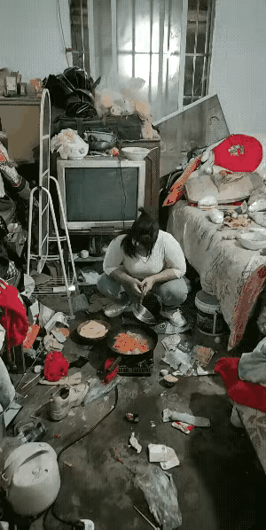 1 天呐！娶到这样的老婆也是醉了！[震惊]
2 这女的太虎了，一言不合就上手！