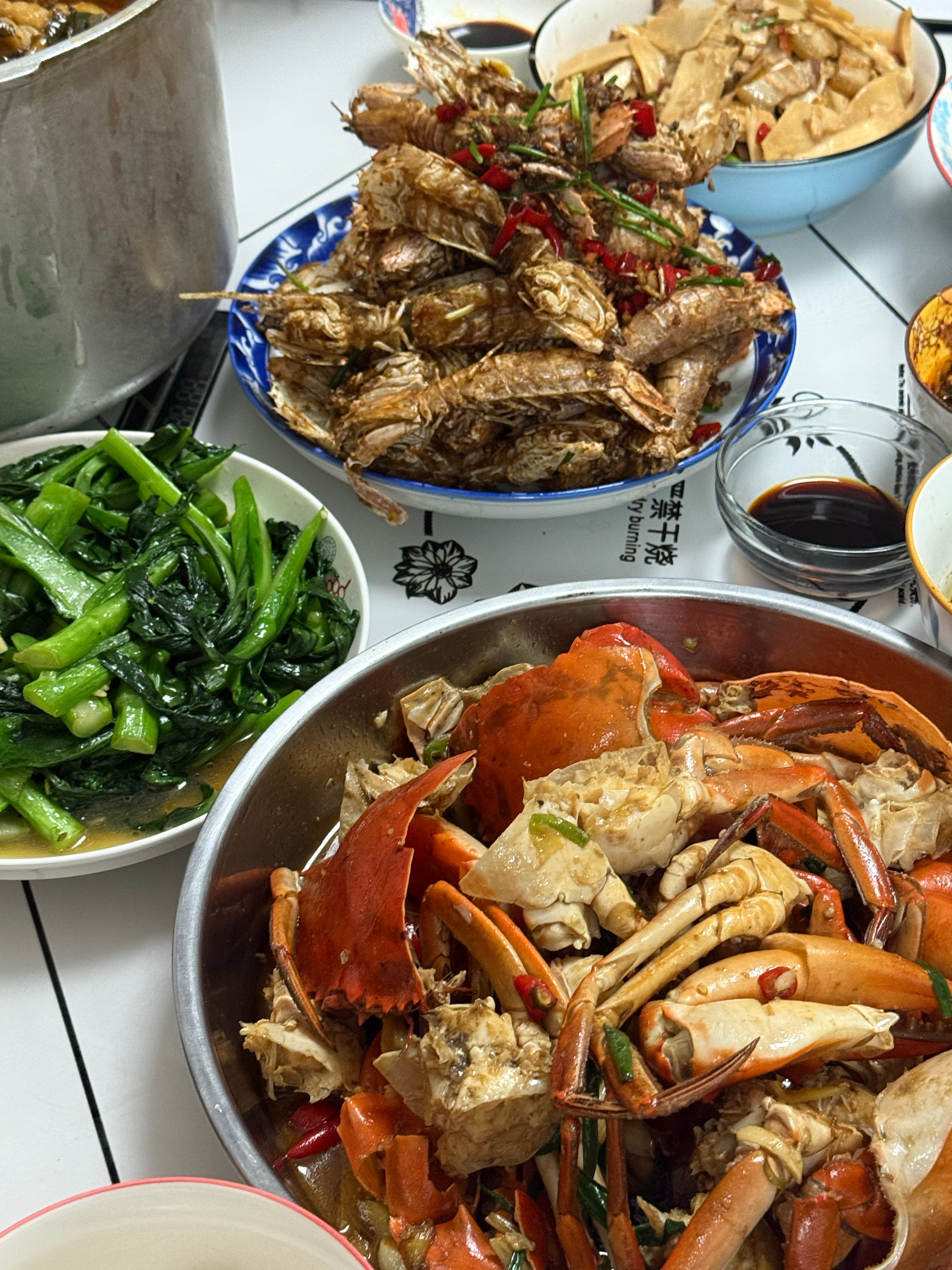 回家了一边等开饭，一边帮初一的侄子写作业笑死，我就是传说中那个30岁了不结婚的叛
