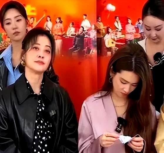 千万片酬揣进兜，转头就在直播间摆出吊丧脸。网民直接把这女主角顶上热搜第一，你敢信