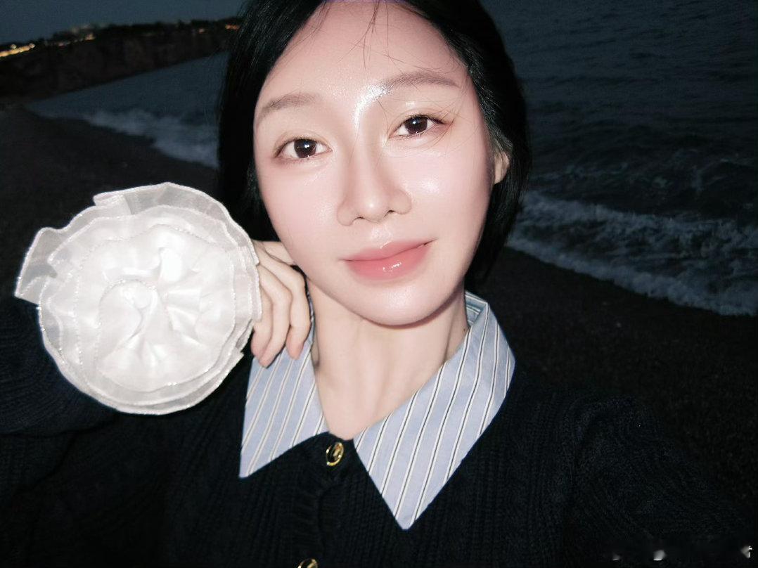 温果希在男频文里演大女主 姐，你就焊死在男频里当女王吧。男频需要你这种不拖后腿的